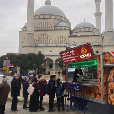Lokmacı İstanbul Lokma Dağıtımı