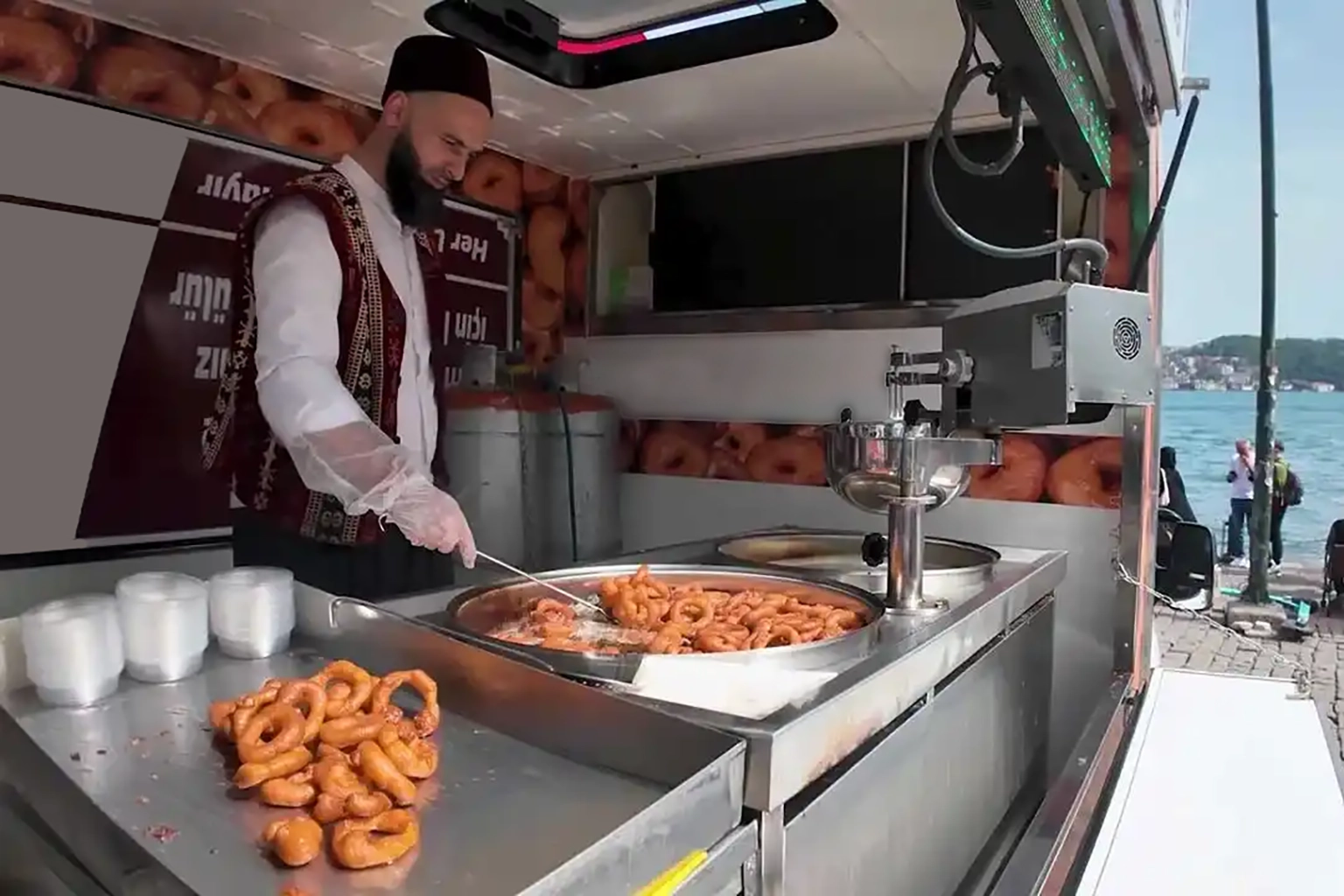 İstanbul Lokmacı ile taze sıcak lokma döktürme